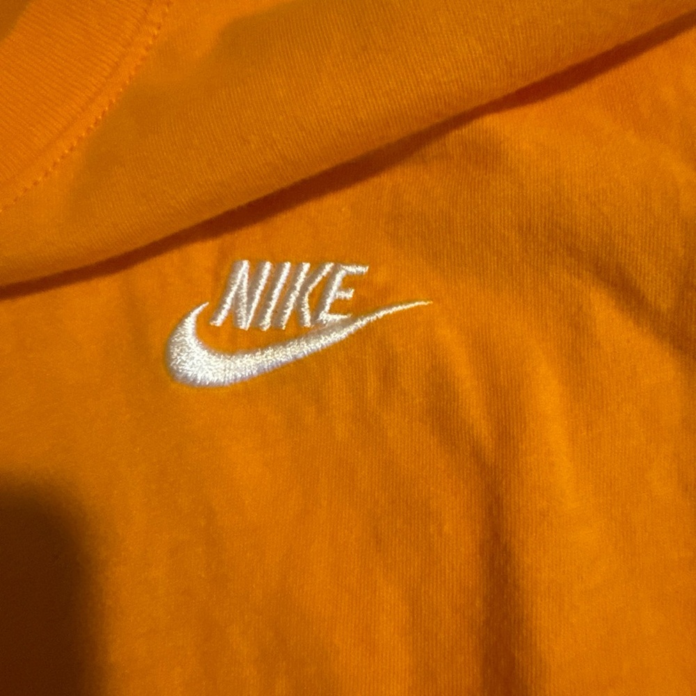 Men’s MEDIUM Nike Shirt New without tags